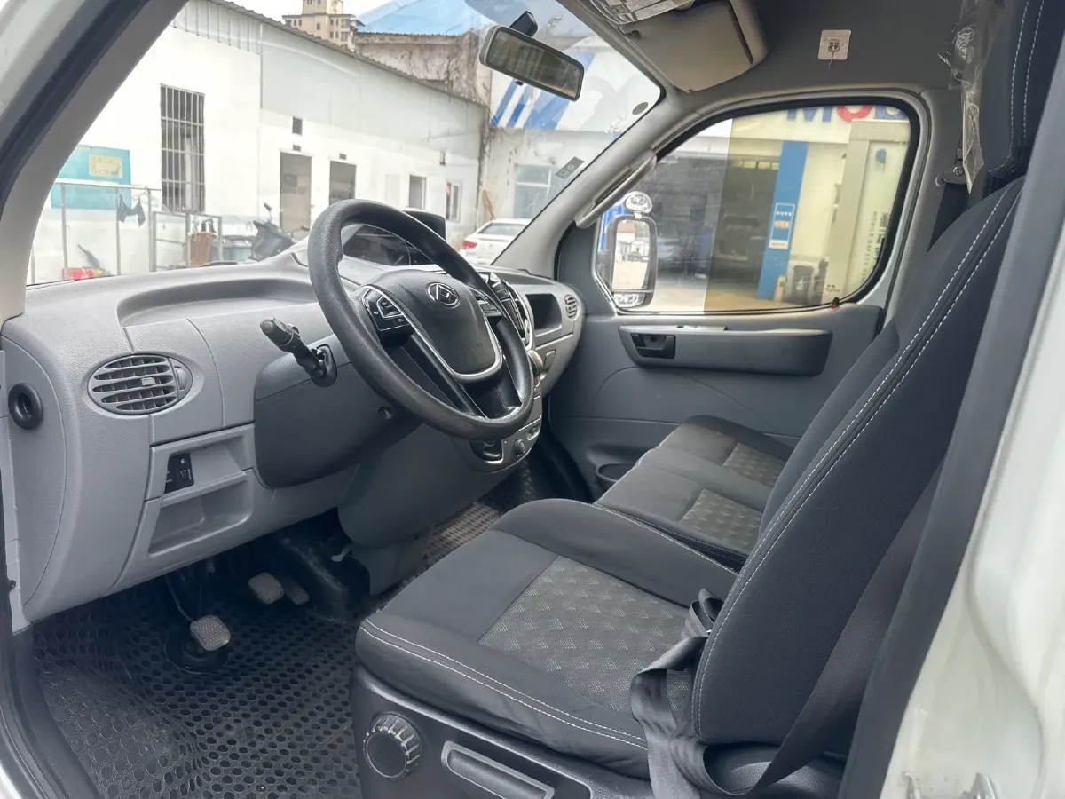 2020 MAXUS XinTu V80 2.5T 136HP L4 6MT,autocango,china used car exporter,china ev exporter,chinese used car exporter,chinese used ev exporter