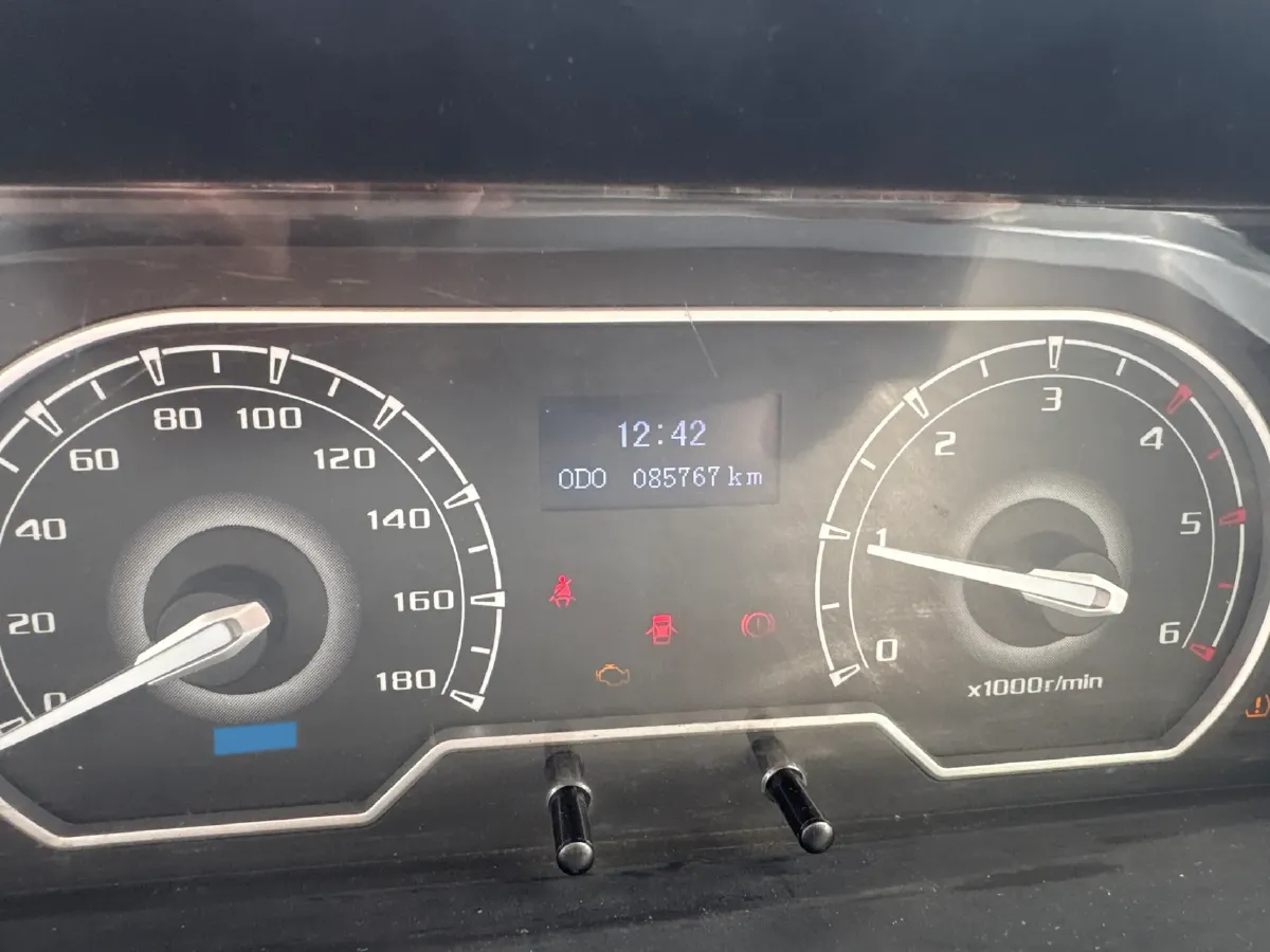 2020 MAXUS XinTu V80 2.5T 136HP L4 6MT,autocango,china used car exporter,china ev exporter,chinese used car exporter,chinese used ev exporter