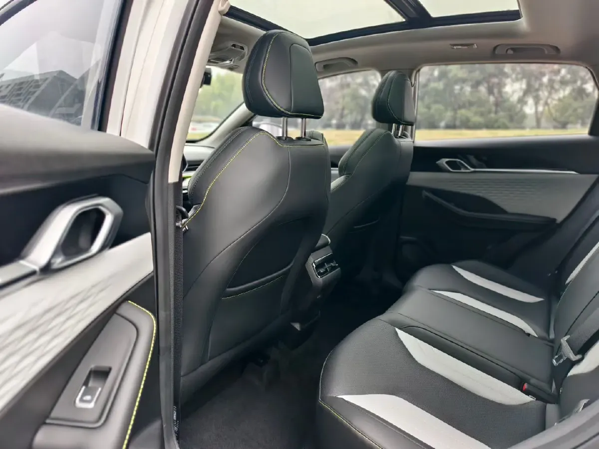 2022 Geely Coolray 1.5T 181HP L4 7DCT,autocango,china used car exporter,china ev exporter,chinese used car exporter,chinese used ev exporter