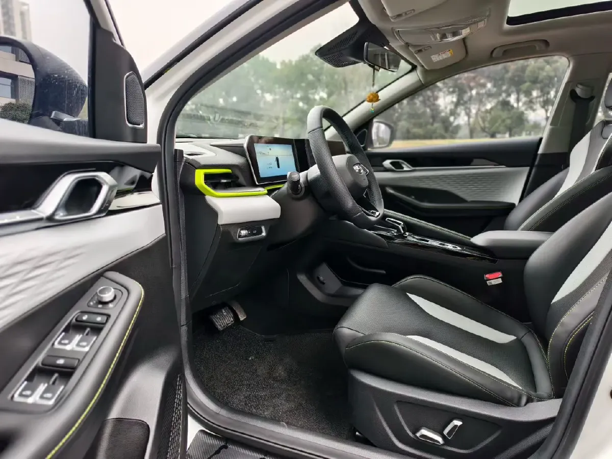 2022 Geely Coolray 1.5T 181HP L4 7DCT,autocango,china used car exporter,china ev exporter,chinese used car exporter,chinese used ev exporter