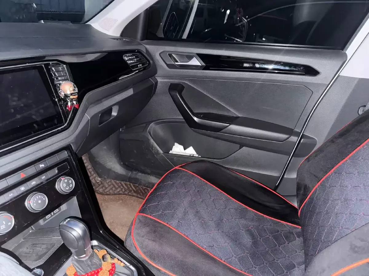 2022 Volkswagen T-Roc 1.4T 150HP L4 7DCT,autocango,china used car exporter,china ev exporter,chinese used car exporter,chinese used ev exporter