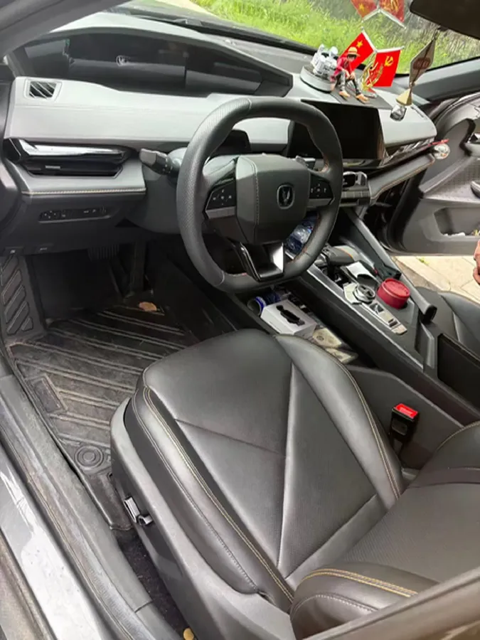 2022 ChangAn UNI-V 1.5T 188HP L4 7DCT,autocango,china used car exporter,china ev exporter,chinese used car exporter,chinese used ev exporter