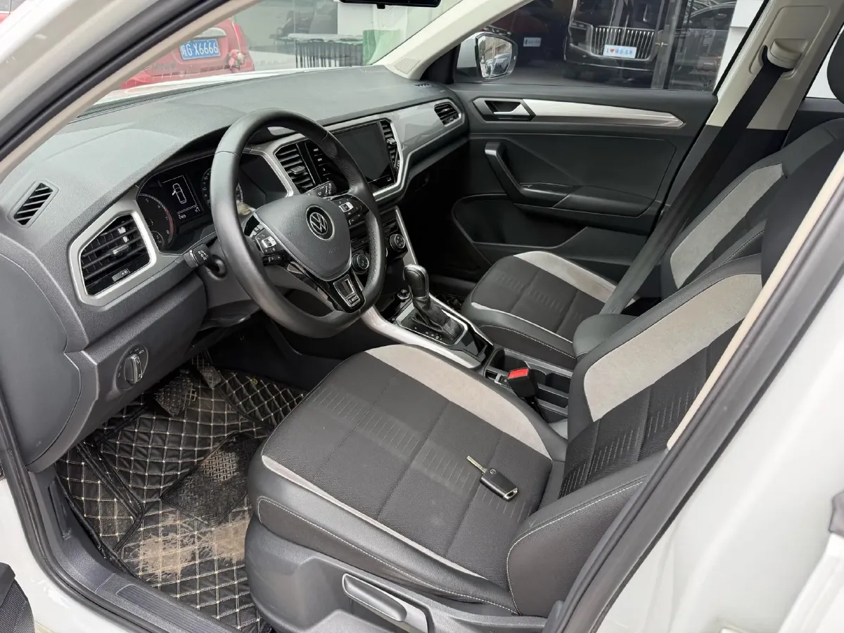 2022 Volkswagen T-Roc 1.4T 150HP L4 7DCT,autocango,china used car exporter,china ev exporter,chinese used car exporter,chinese used ev exporter