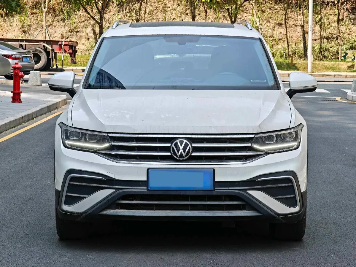 2023 Volkswagen Tiguan L 1.5T 160HP L4 7DCT,autocango,china used car exporter,china ev exporter,chinese used car exporter,chinese used ev exporter
