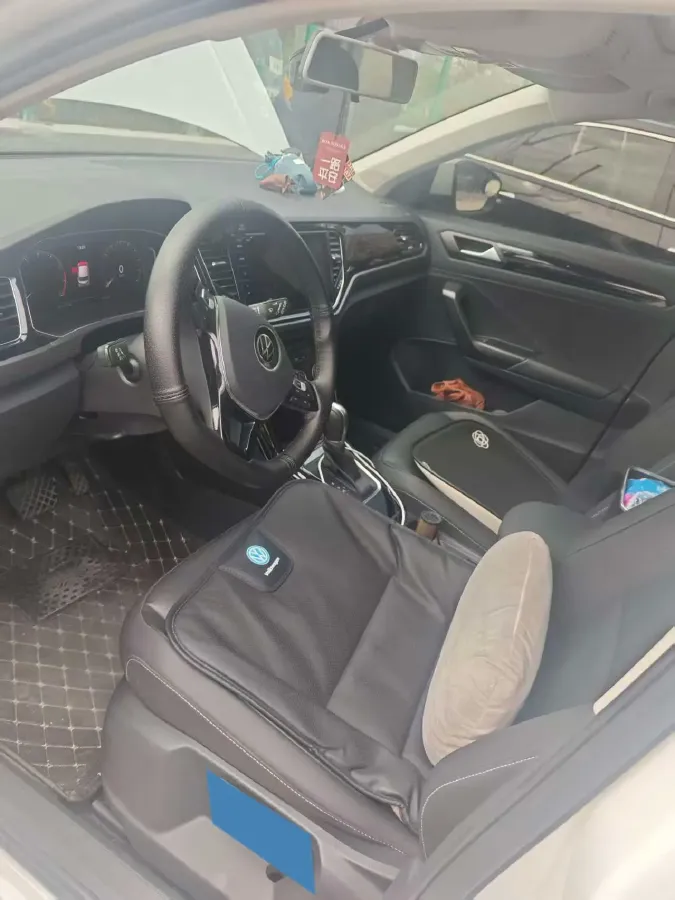 2021 Volkswagen T-Roc 1.4T 150HP L4 7DCT,autocango,china used car exporter,china ev exporter,chinese used car exporter,chinese used ev exporter