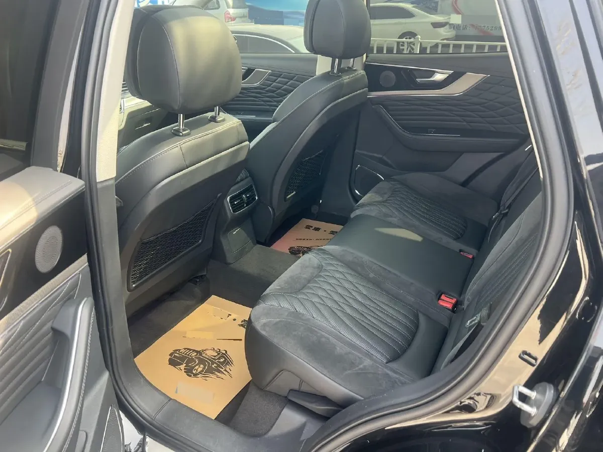 2022 HongQi HS5 2.0T 224HP L4 6AT,autocango,china used car exporter,china ev exporter,chinese used car exporter,chinese used ev exporter