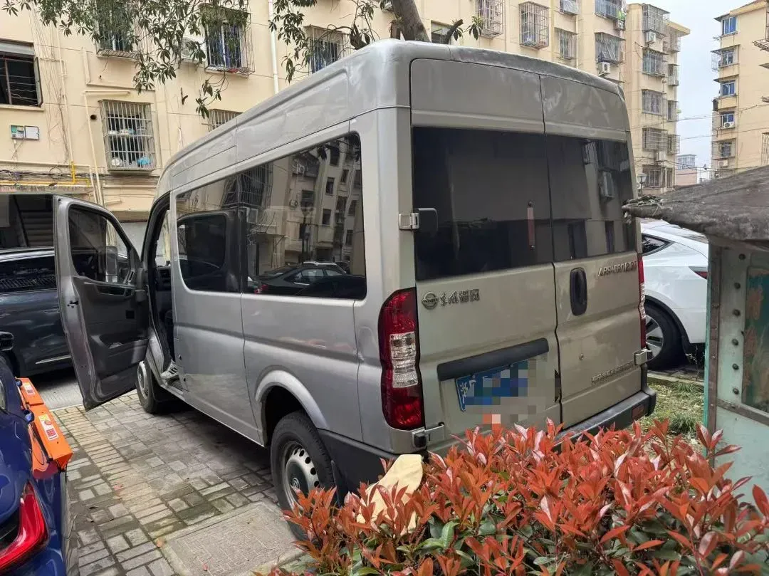 2019 MAXUS XinTu V80 2.5T 136HP L4 6MT,autocango,china used car exporter,china ev exporter,chinese used car exporter,chinese used ev exporter