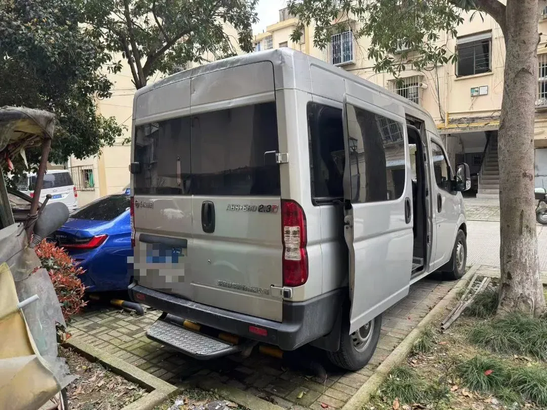 2019 MAXUS XinTu V80 2.5T 136HP L4 6MT,autocango,china used car exporter,china ev exporter,chinese used car exporter,chinese used ev exporter