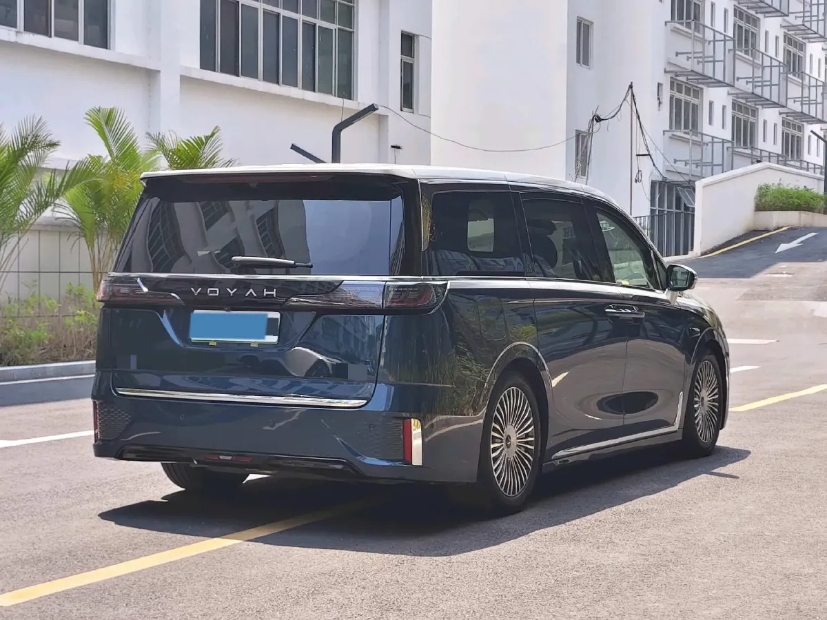 2025 Voyah Dream 1.5T 150HP L4 PHEV 41.7KWH,autocango,china used car exporter,china ev exporter,chinese used car exporter,chinese used ev exporter