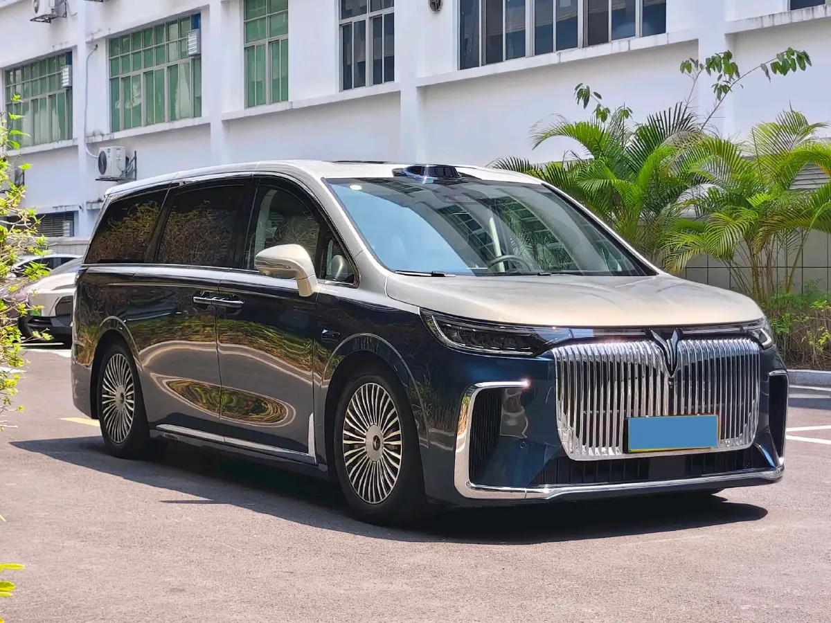 2025 Voyah Dream 1.5T 150HP L4 PHEV 41.7KWH,autocango,china used car exporter,china ev exporter,chinese used car exporter,chinese used ev exporter