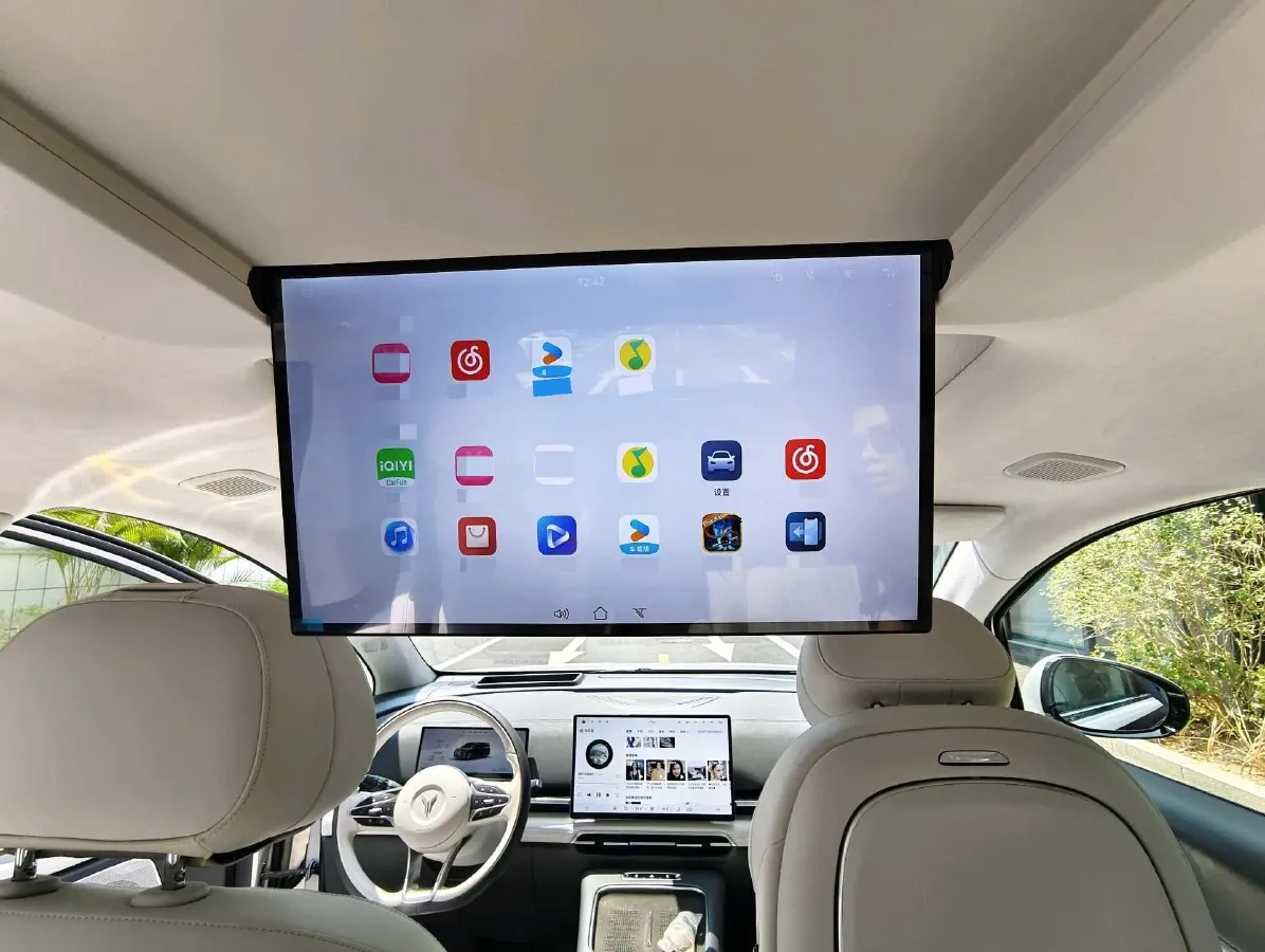 2025 Voyah Dream 1.5T 150HP L4 PHEV 41.7KWH,autocango,china used car exporter,china ev exporter,chinese used car exporter,chinese used ev exporter