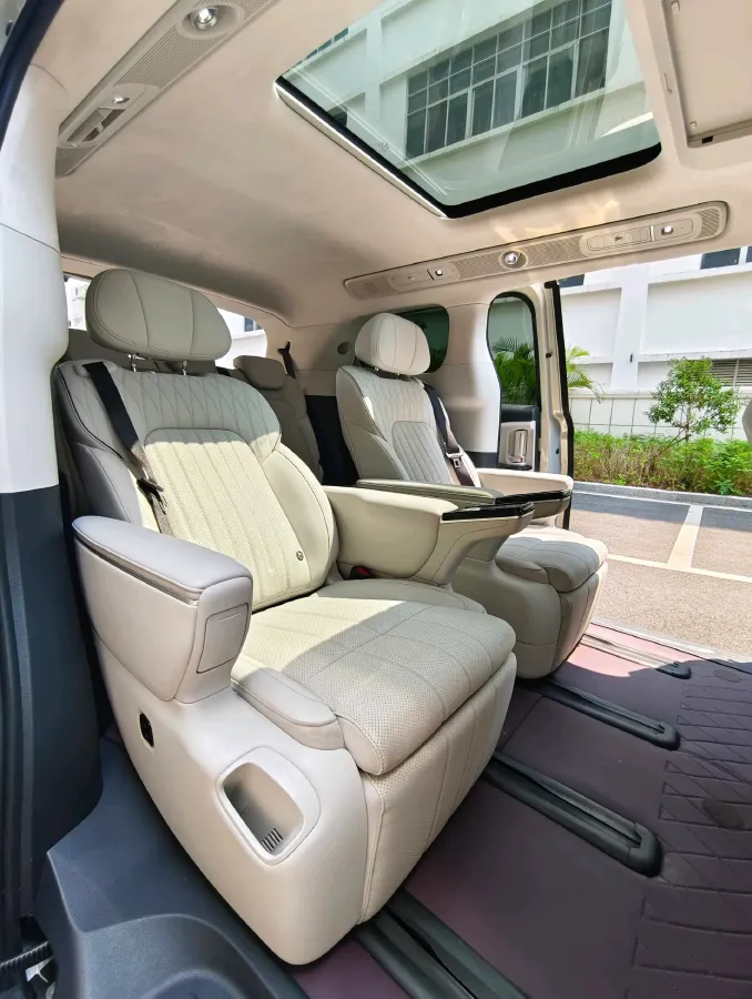 2025 Voyah Dream 1.5T 150HP L4 PHEV 41.7KWH,autocango,china used car exporter,china ev exporter,chinese used car exporter,chinese used ev exporter