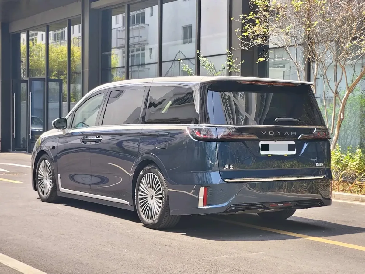 2025 Voyah Dream 1.5T 150HP L4 PHEV 41.7KWH,autocango,china used car exporter,china ev exporter,chinese used car exporter,chinese used ev exporter
