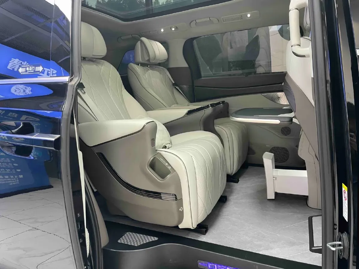 2022 HongQi HS7 3.0T 337HP V6 8AT,autocango,china used car exporter,china ev exporter,chinese used car exporter,chinese used ev exporter