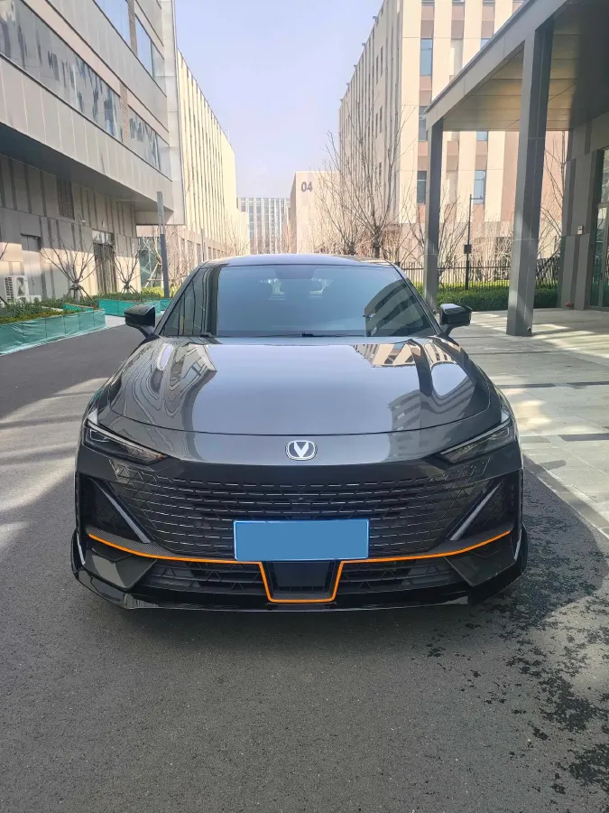 2022 ChangAn UNI-V 1.5T 188HP L4 7DCT,autocango,china used car exporter,china ev exporter,chinese used car exporter,chinese used ev exporter