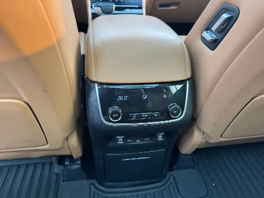 2020 Li ONE Range Extended 131HP REEV 40.5KWH,autocango,china used car exporter,china ev exporter,chinese used car exporter,chinese used ev exporter