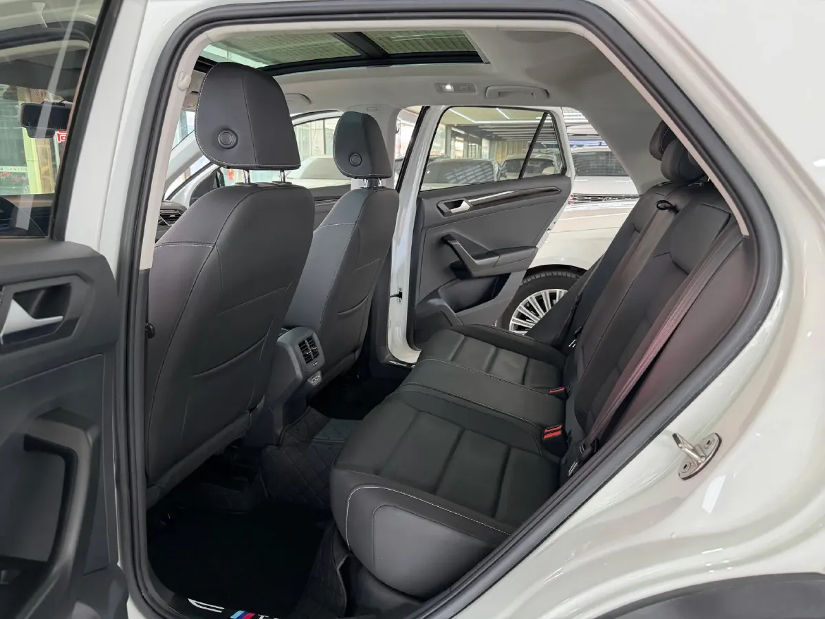 2022 Volkswagen T-Roc 1.4T 150HP L4 7DCT,autocango,china used car exporter,china ev exporter,chinese used car exporter,chinese used ev exporter