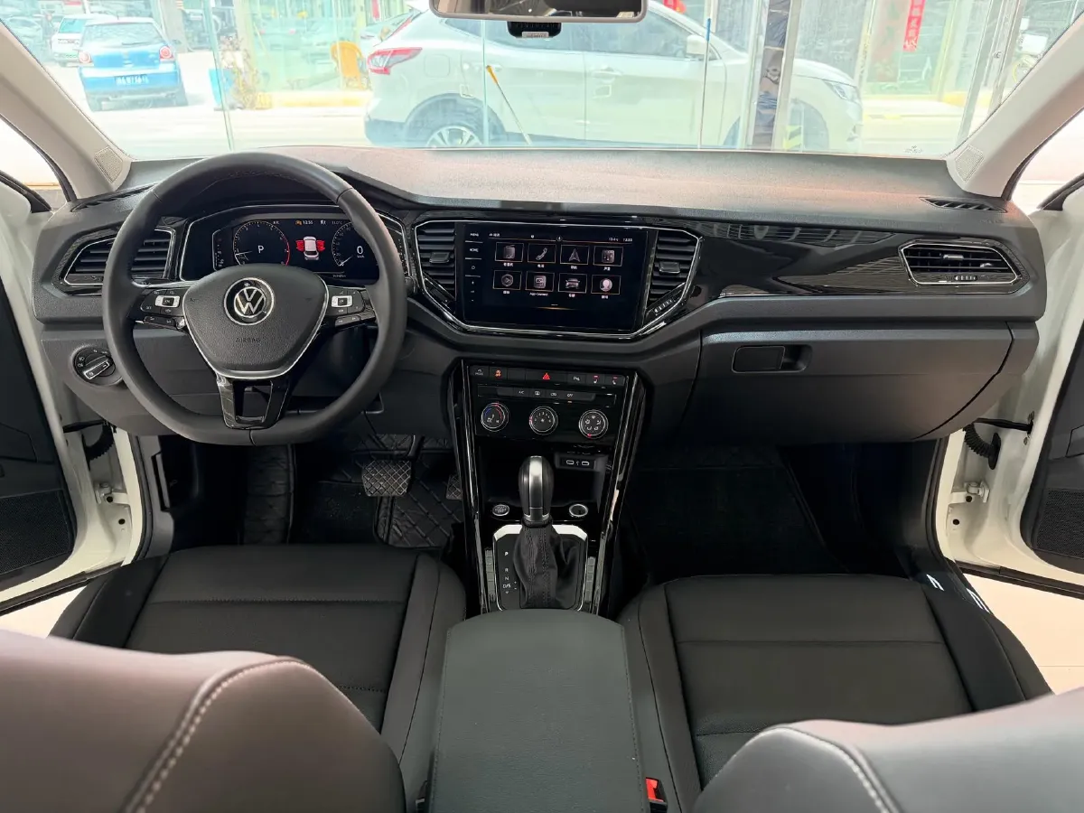 2022 Volkswagen T-Roc 1.4T 150HP L4 7DCT,autocango,china used car exporter,china ev exporter,chinese used car exporter,chinese used ev exporter