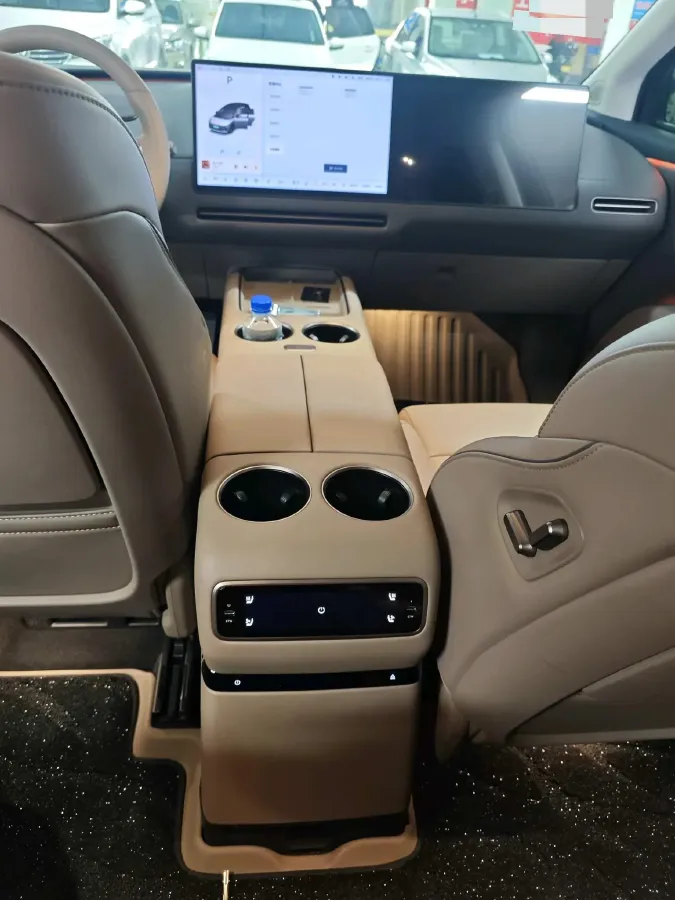 2025 Li i8 BEV,autocango,china used car exporter,china ev exporter,chinese used car exporter,chinese used ev exporter