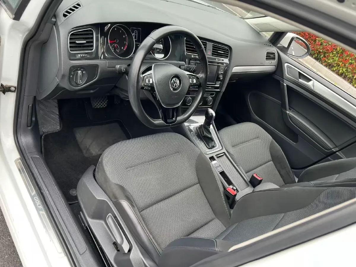 2018 Volkswagen Golf 1.6L 110HP L4 6AT,autocango,china used car exporter,china ev exporter,chinese used car exporter,chinese used ev exporter