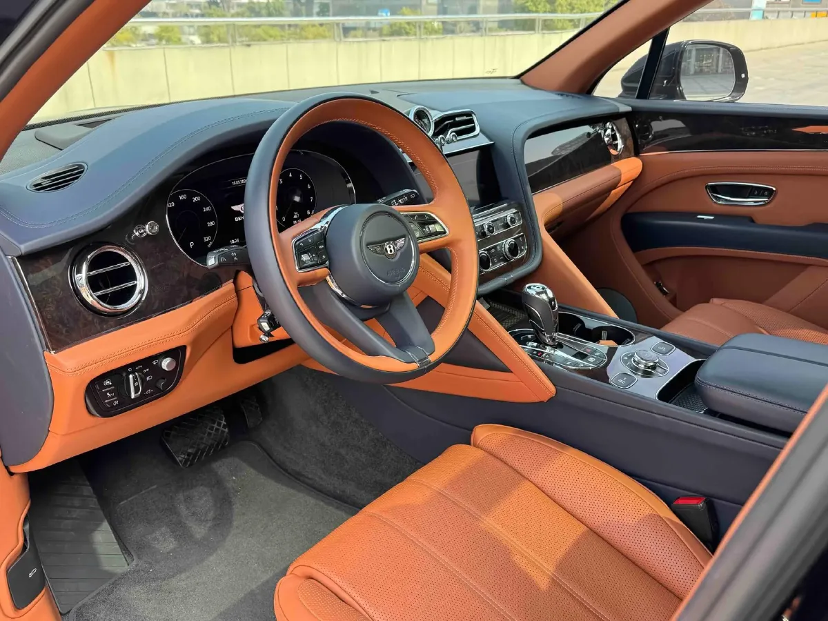 2021 Bentley Bentayga 4.0T 550HP V8 8AT,autocango,china used car exporter,china ev exporter,chinese used car exporter,chinese used ev exporter