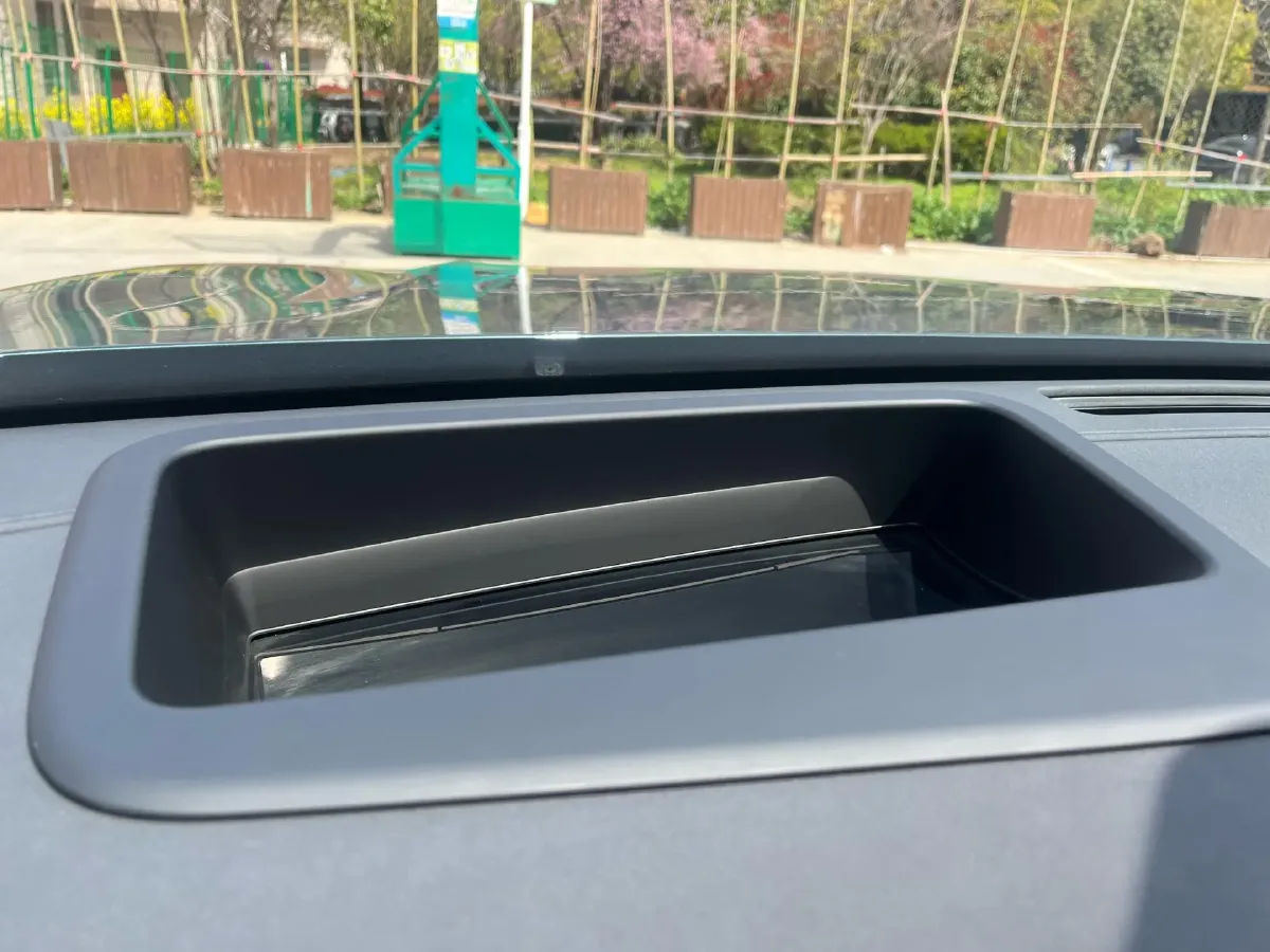 2025 AITO AITO M8 REEV 160HP REEV 53.4KWH,autocango,china used car exporter,china ev exporter,chinese used car exporter,chinese used ev exporter