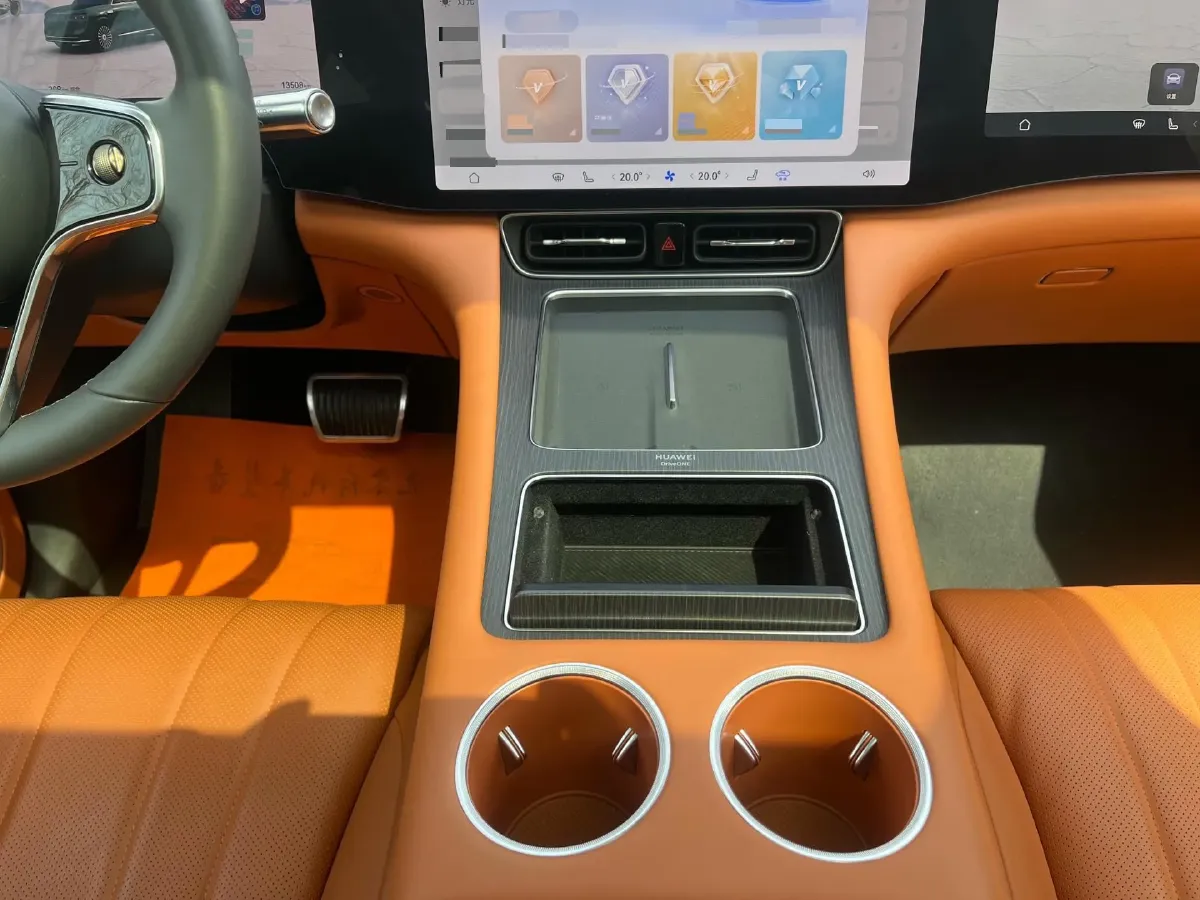 2025 AITO AITO M8 REEV 160HP REEV 53.4KWH,autocango,china used car exporter,china ev exporter,chinese used car exporter,chinese used ev exporter