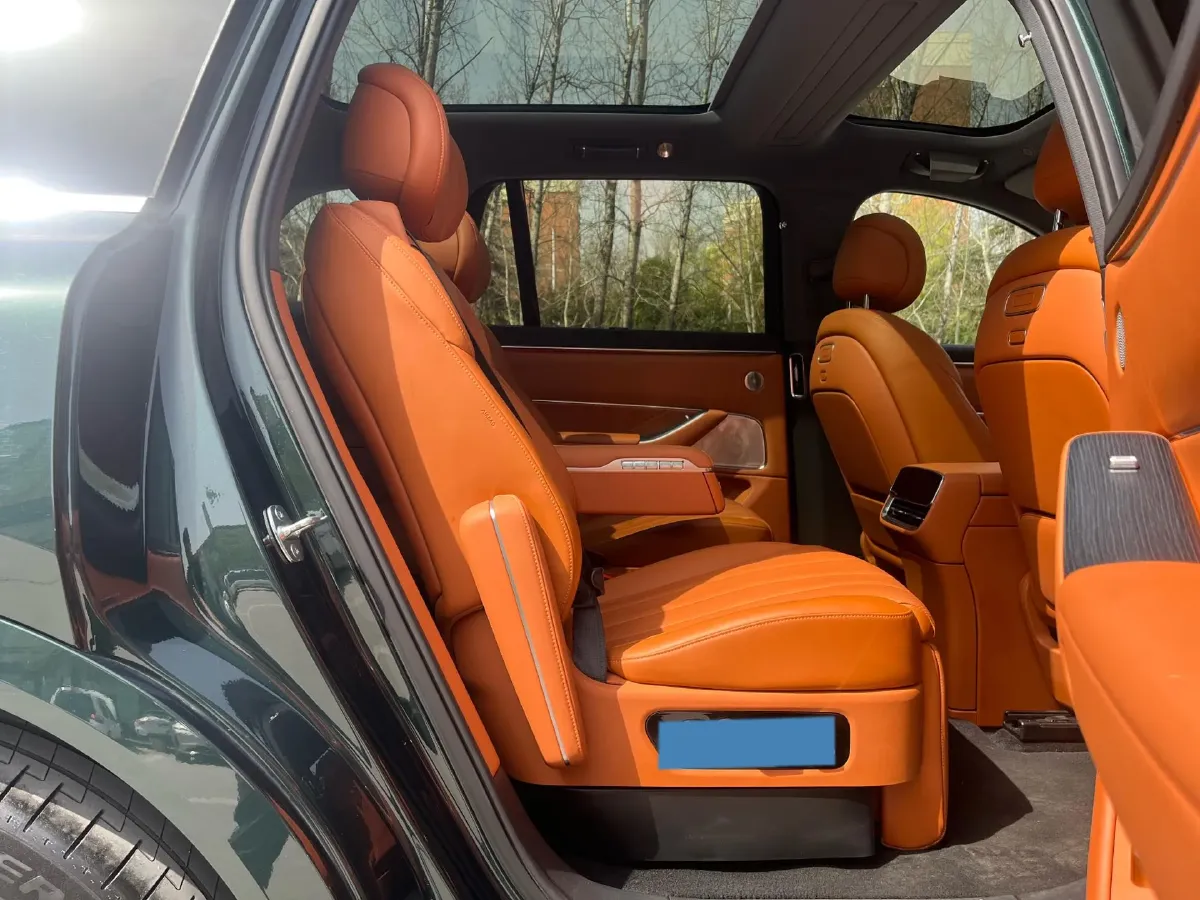 2025 AITO AITO M8 REEV 160HP REEV 53.4KWH,autocango,china used car exporter,china ev exporter,chinese used car exporter,chinese used ev exporter