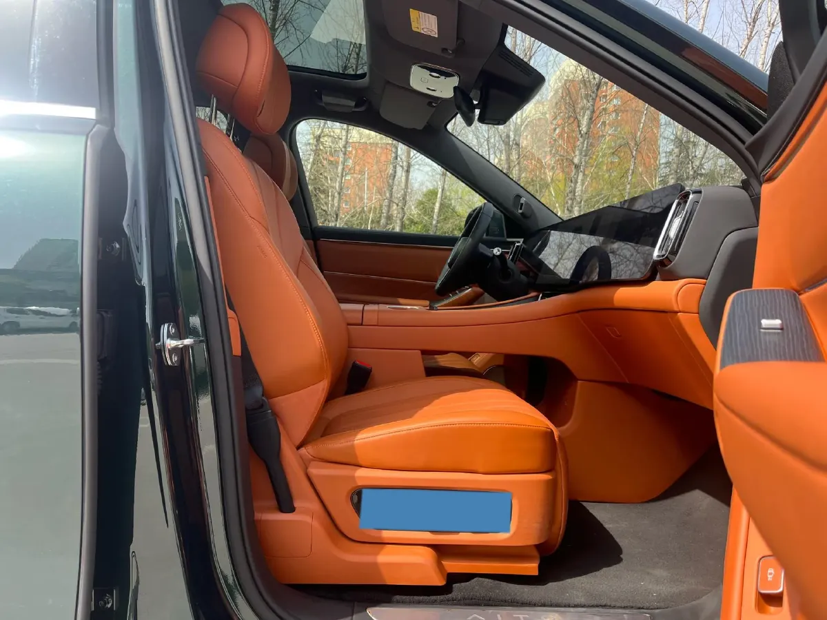 2025 AITO AITO M8 REEV 160HP REEV 53.4KWH,autocango,china used car exporter,china ev exporter,chinese used car exporter,chinese used ev exporter