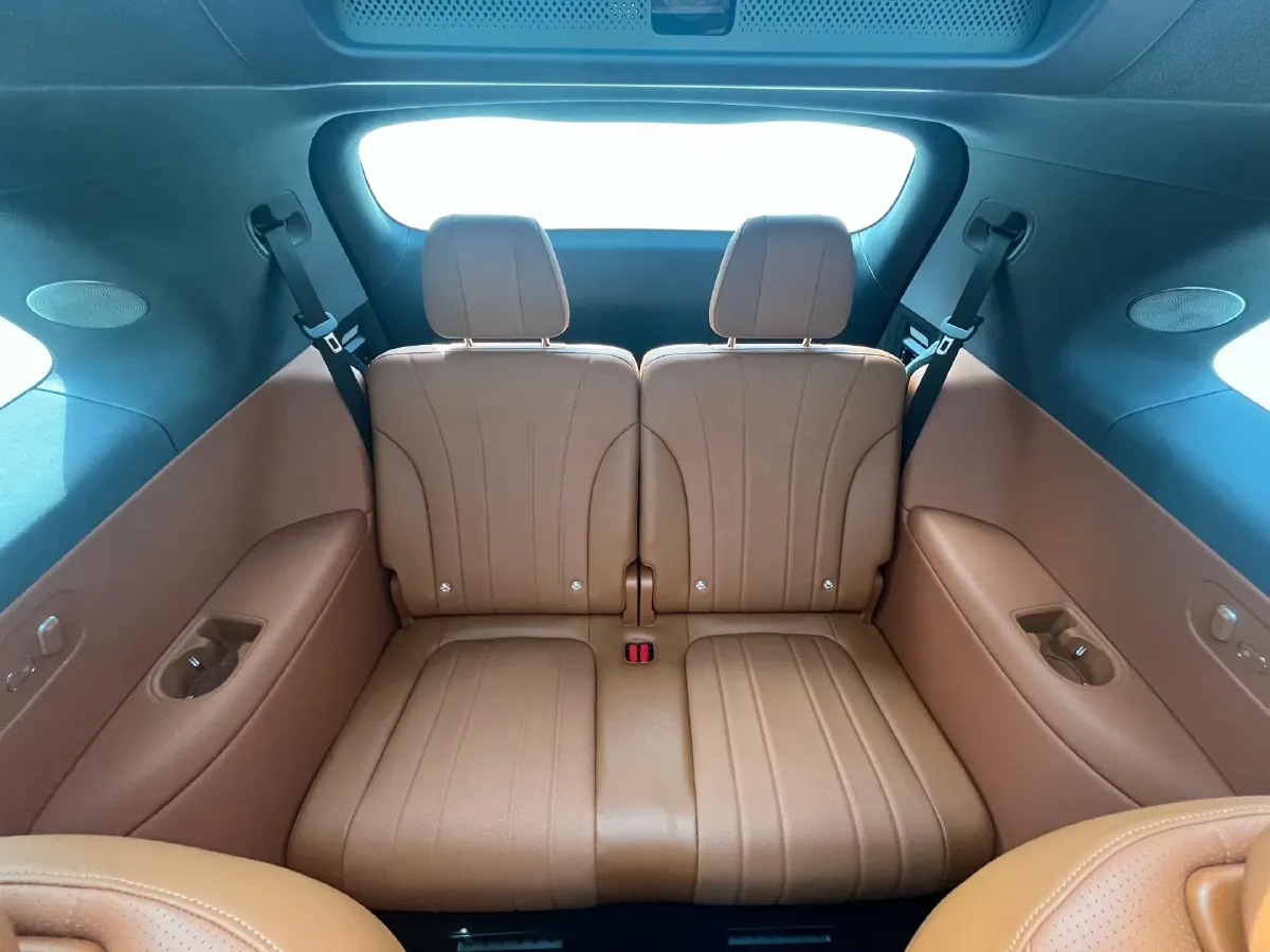 2025 AITO AITO M8 REEV 160HP REEV 53.4KWH,autocango,china used car exporter,china ev exporter,chinese used car exporter,chinese used ev exporter