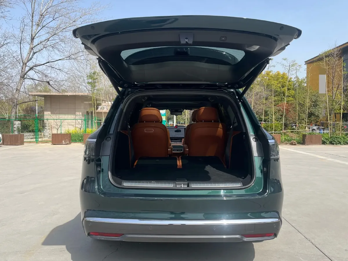 2025 AITO AITO M8 REEV 160HP REEV 53.4KWH,autocango,china used car exporter,china ev exporter,chinese used car exporter,chinese used ev exporter