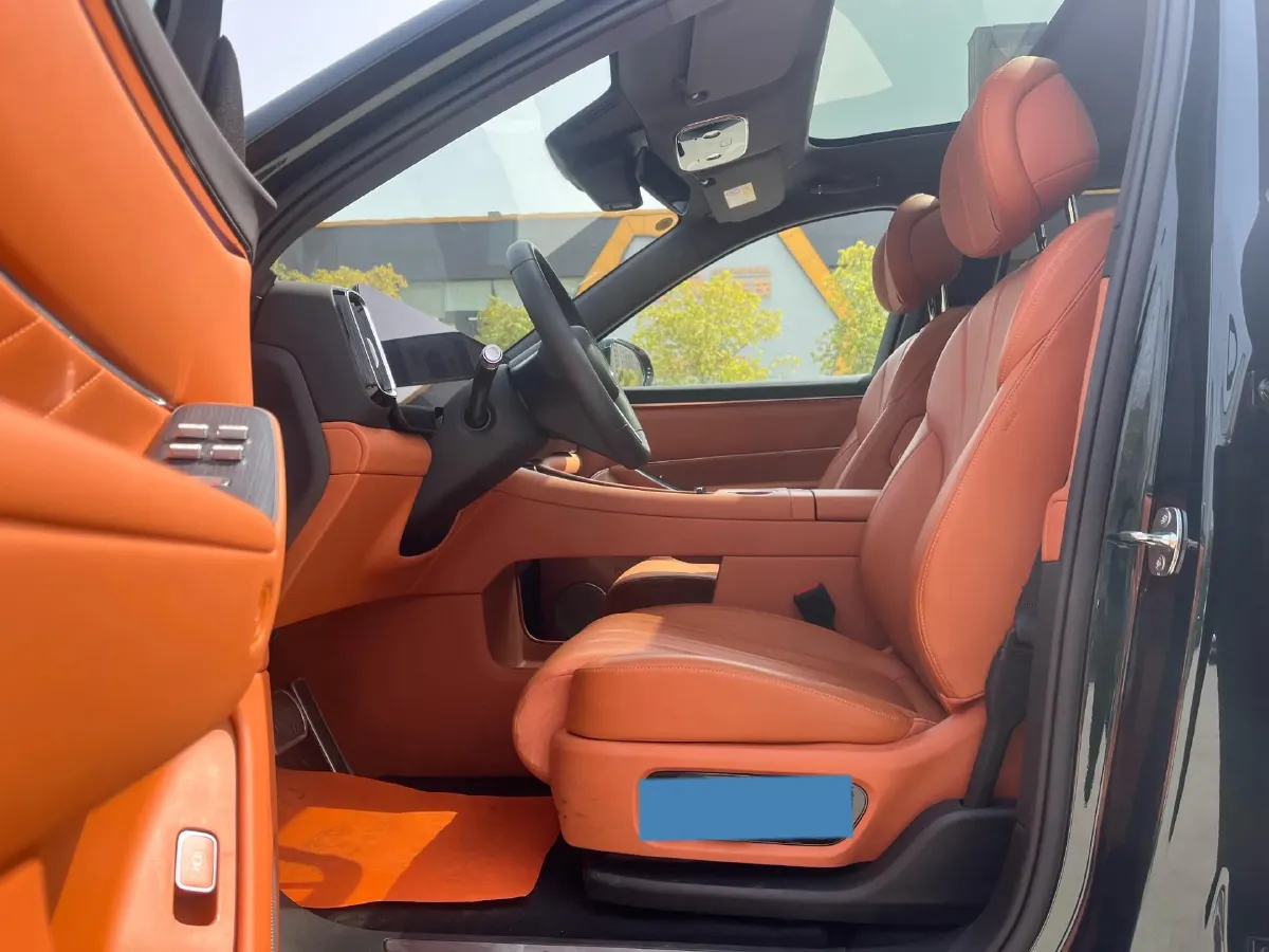 2025 AITO AITO M8 REEV 160HP REEV 53.4KWH,autocango,china used car exporter,china ev exporter,chinese used car exporter,chinese used ev exporter