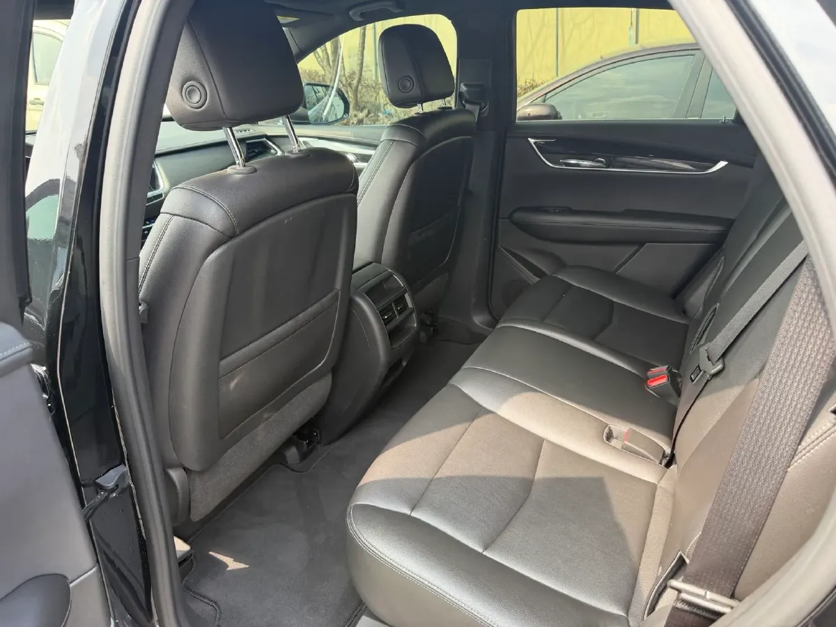 2021 Cadillac XT5 2.0T 237HP L4 9AT,autocango,china used car exporter,china ev exporter,chinese used car exporter,chinese used ev exporter