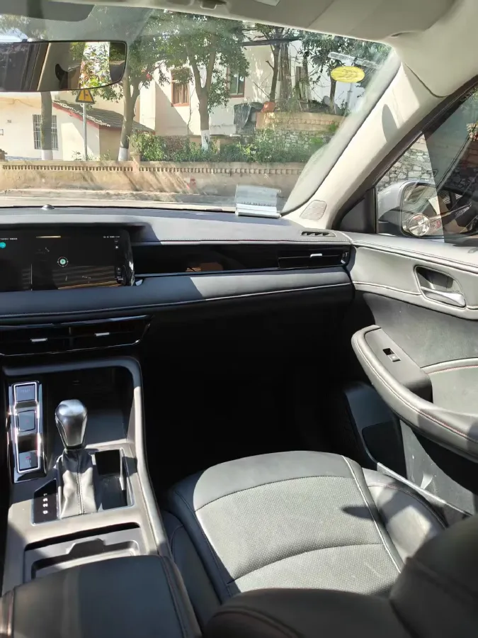 2023 Roewe i5 1.5L 129HP L4 CVT,autocango,china used car exporter,china ev exporter,chinese used car exporter,chinese used ev exporter