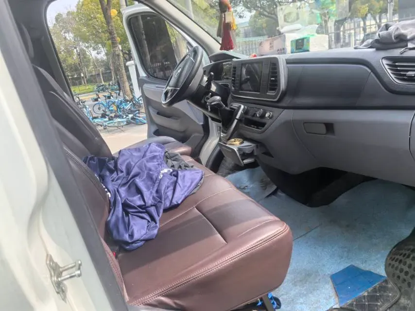 2021 MAXUS XinTu V80 2.0T 127HP L4 6MT,autocango,china used car exporter,china ev exporter,chinese used car exporter,chinese used ev exporter