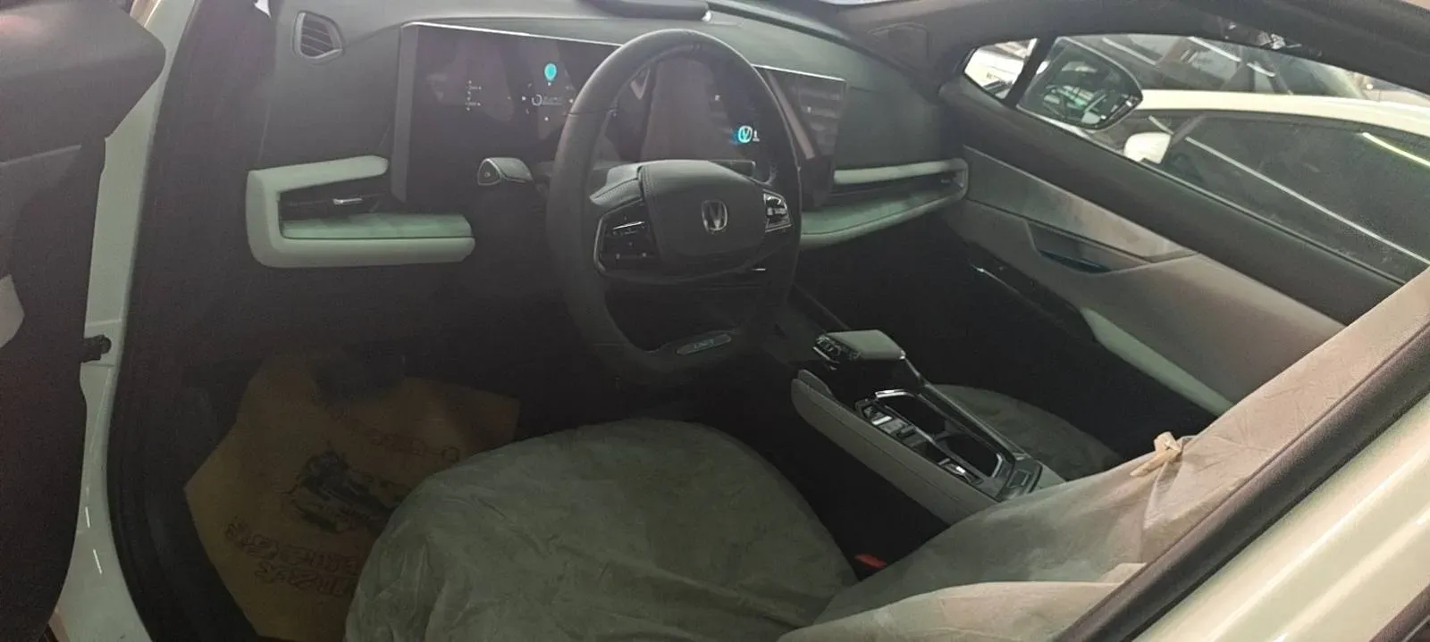 2023 ChangAn UNI-T 1.5T 188HP L4 7DCT,autocango,china used car exporter,china ev exporter,chinese used car exporter,chinese used ev exporter