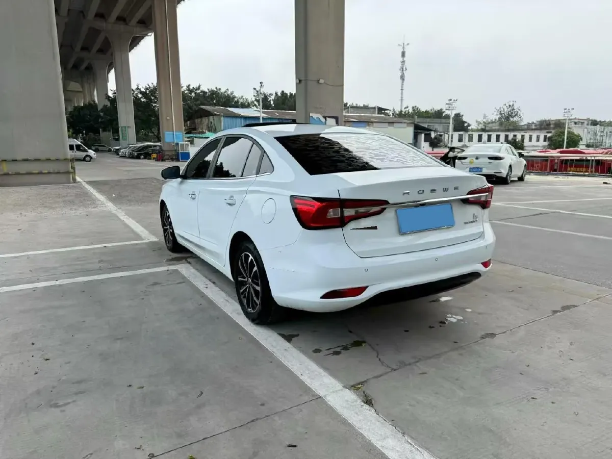 2020 Roewe i5 1.5L 120HP L4 CVT,autocango,china used car exporter,china ev exporter,chinese used car exporter,chinese used ev exporter