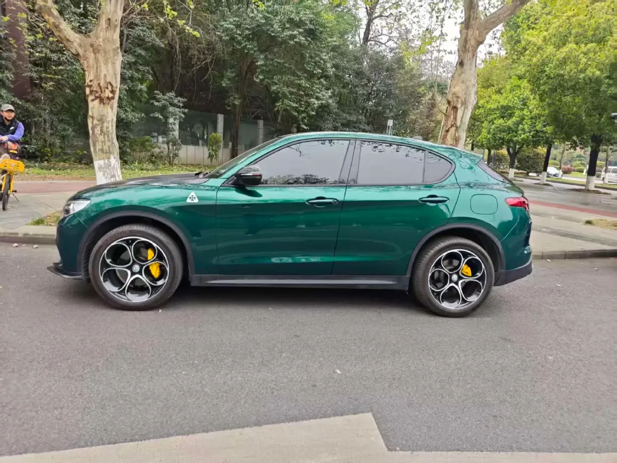 2017 Jaguar XE 2.0T 240HP L4 8AT,autocango,china used car exporter,china ev exporter,chinese used car exporter,chinese used ev exporter