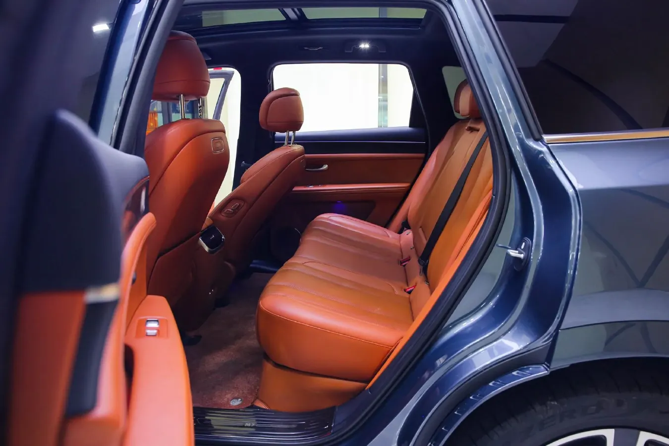 2024 AITO AITO M7 1.5T 152HP L4 REEV 42KWH,autocango,china used car exporter,china ev exporter,chinese used car exporter,chinese used ev exporter