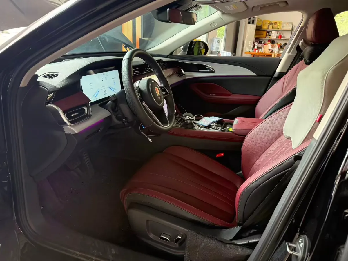 2025 HongQi H5 2.0T 224HP L4 8AT,autocango,china used car exporter,china ev exporter,chinese used car exporter,chinese used ev exporter