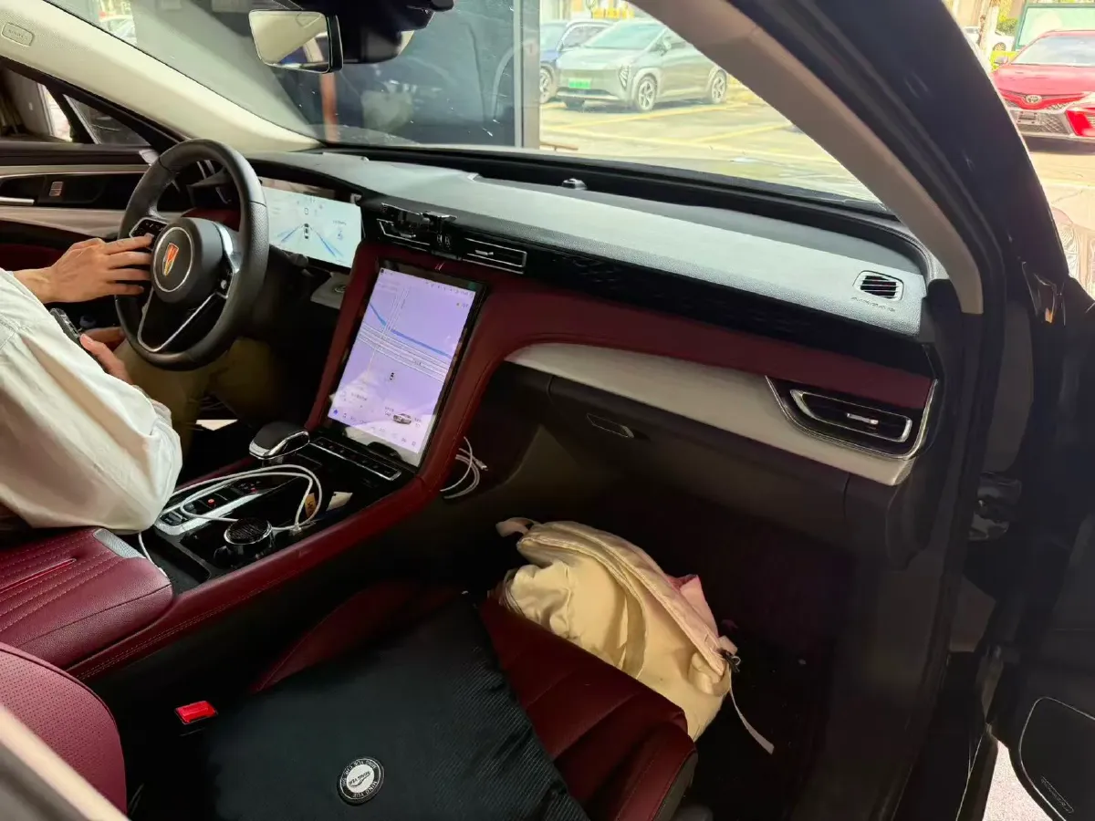 2025 HongQi H5 2.0T 224HP L4 8AT,autocango,china used car exporter,china ev exporter,chinese used car exporter,chinese used ev exporter