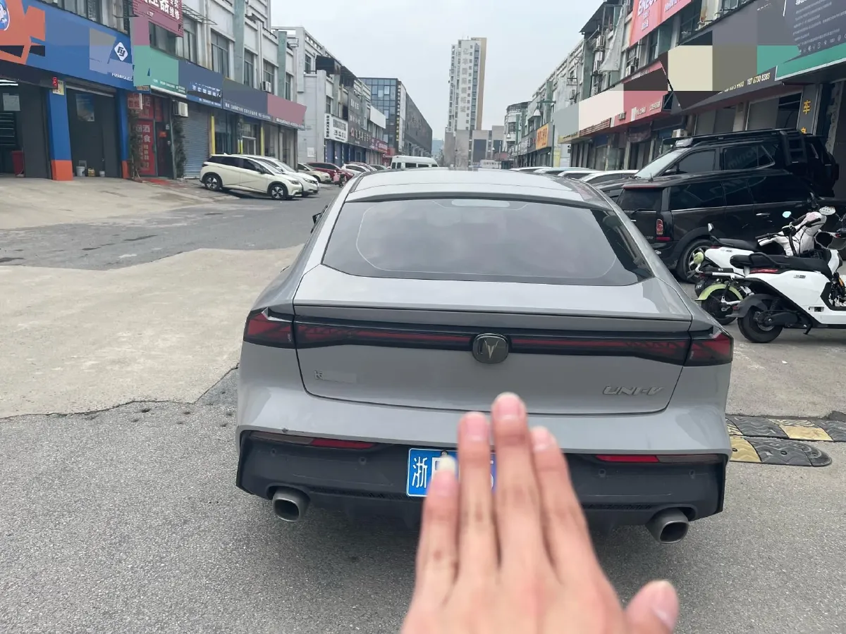 2023 ChangAn UNI-V 1.5T 188HP L4 7DCT,autocango,china used car exporter,china ev exporter,chinese used car exporter,chinese used ev exporter