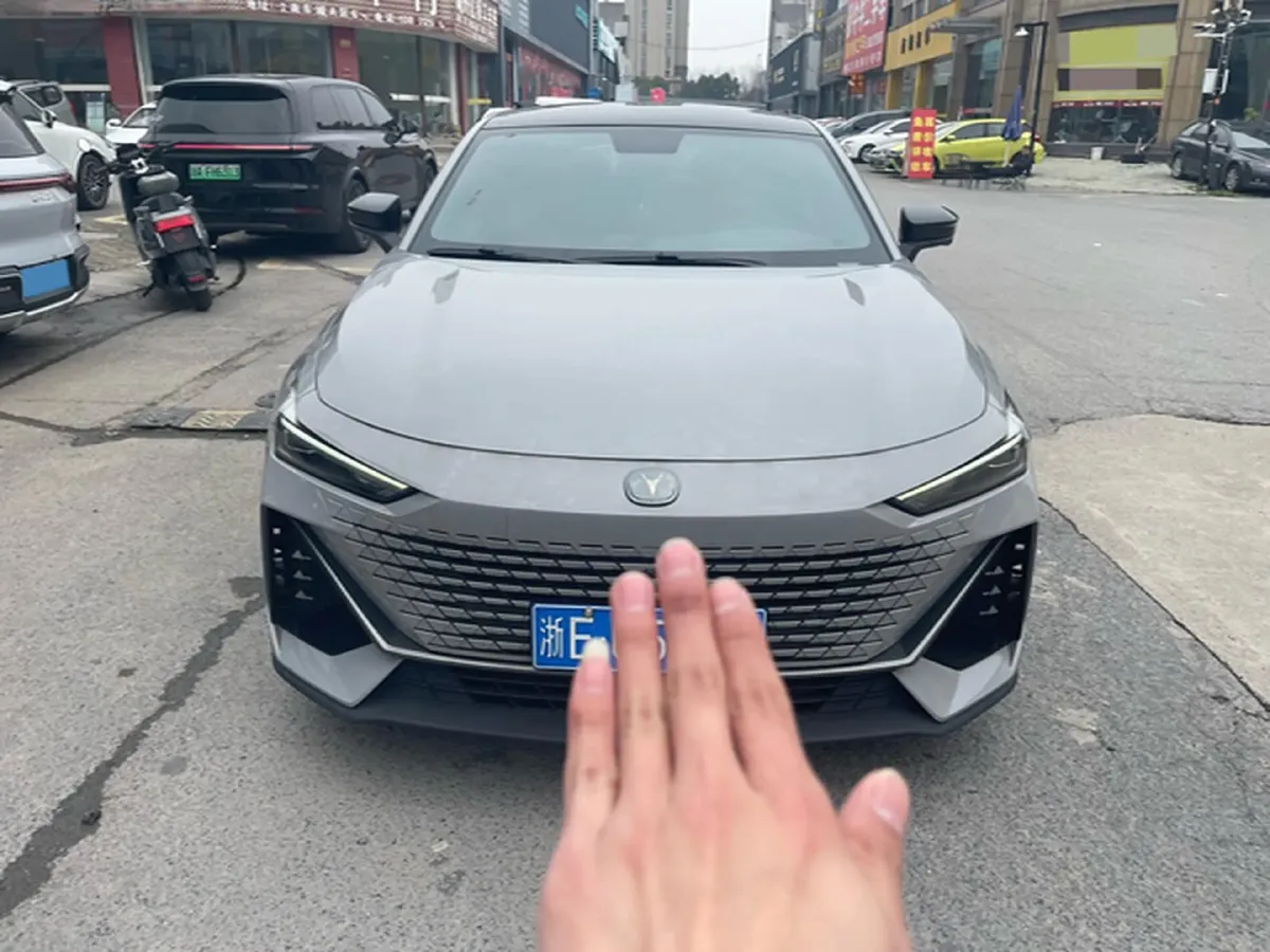 2023 ChangAn UNI-V 1.5T 188HP L4 7DCT,autocango,china used car exporter,china ev exporter,chinese used car exporter,chinese used ev exporter