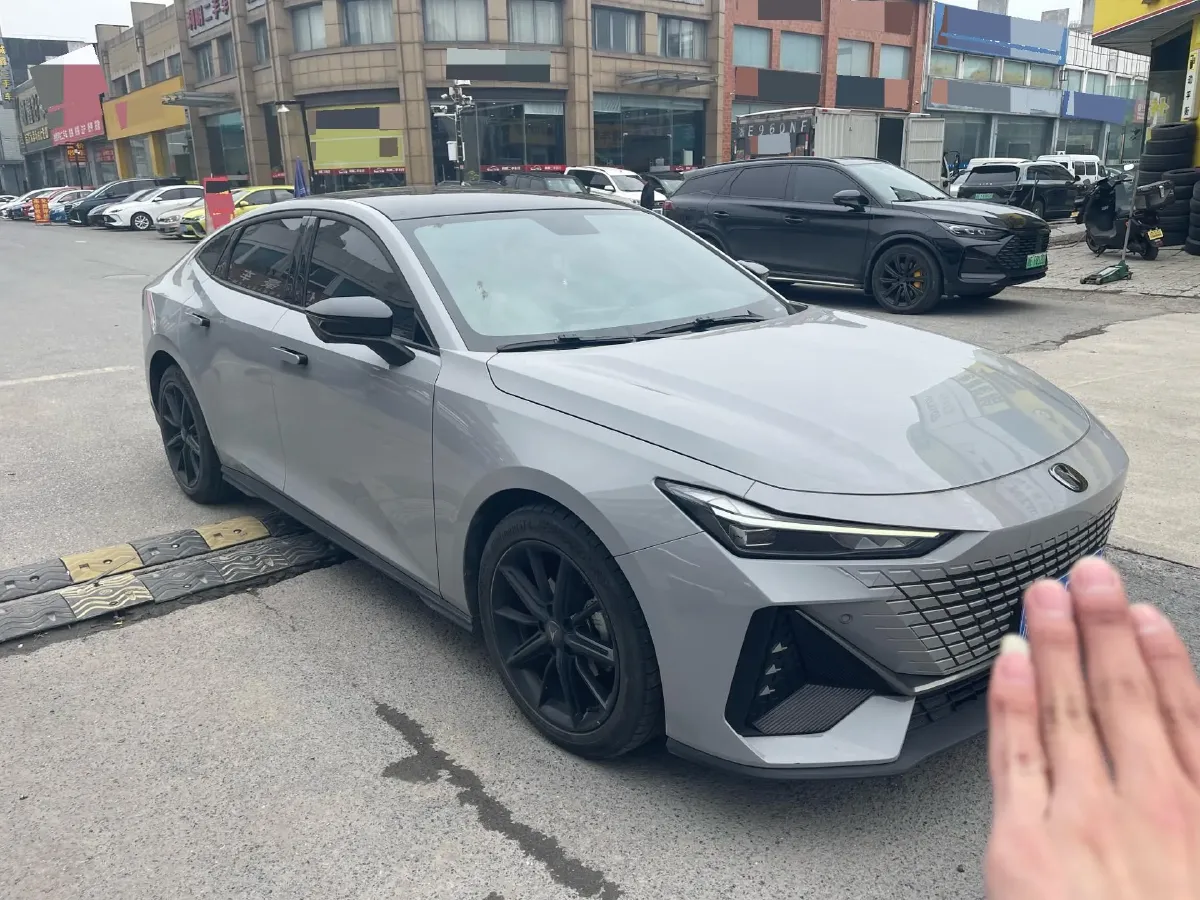 2023 ChangAn UNI-V 1.5T 188HP L4 7DCT,autocango,china used car exporter,china ev exporter,chinese used car exporter,chinese used ev exporter