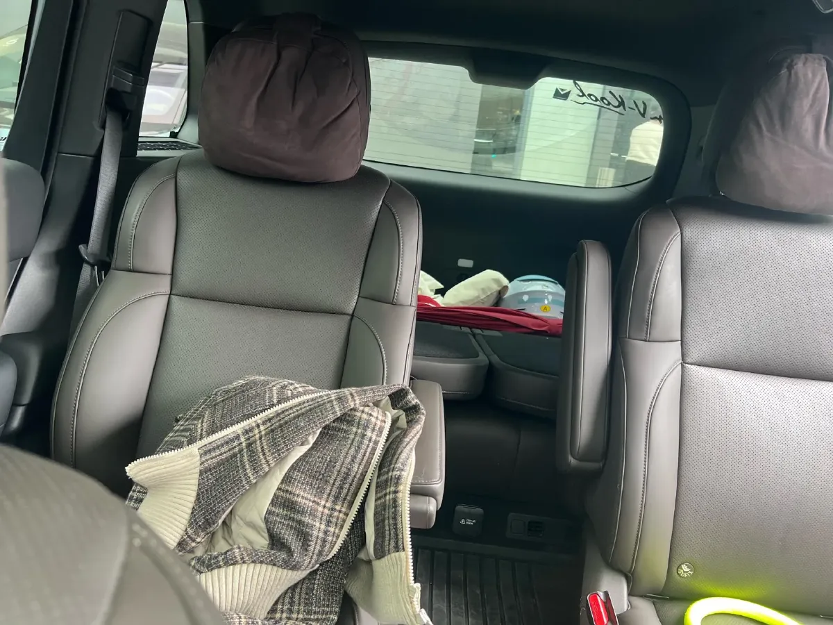 2023 Li L8 Range Extended 154HP REEV 40.9KWH,autocango,china used car exporter,china ev exporter,chinese used car exporter,chinese used ev exporter