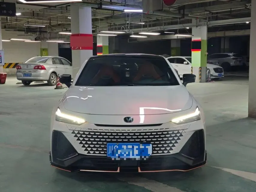 2023 ChangAn UNI-V 2.0T 233HP L4 8AT,autocango,china used car exporter,china ev exporter,chinese used car exporter,chinese used ev exporter