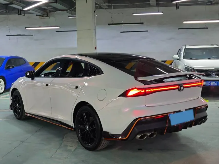 2023 ChangAn UNI-V 2.0T 233HP L4 8AT,autocango,china used car exporter,china ev exporter,chinese used car exporter,chinese used ev exporter