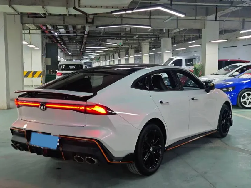 2023 ChangAn UNI-V 2.0T 233HP L4 8AT,autocango,china used car exporter,china ev exporter,chinese used car exporter,chinese used ev exporter