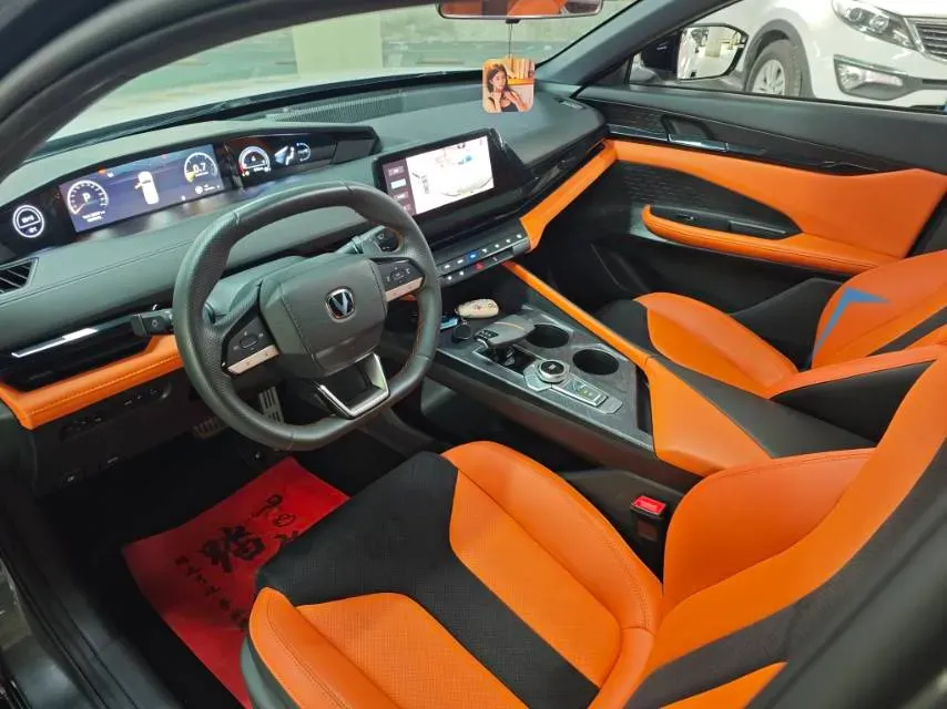 2023 ChangAn UNI-V 2.0T 233HP L4 8AT,autocango,china used car exporter,china ev exporter,chinese used car exporter,chinese used ev exporter