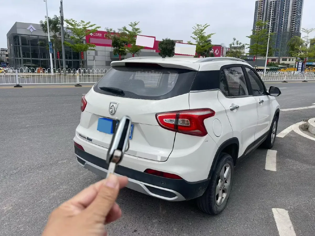 2017 BaoJun 310W 1.5L 105HP L4 6MT,autocango,china used car exporter,china ev exporter,chinese used car exporter,chinese used ev exporter